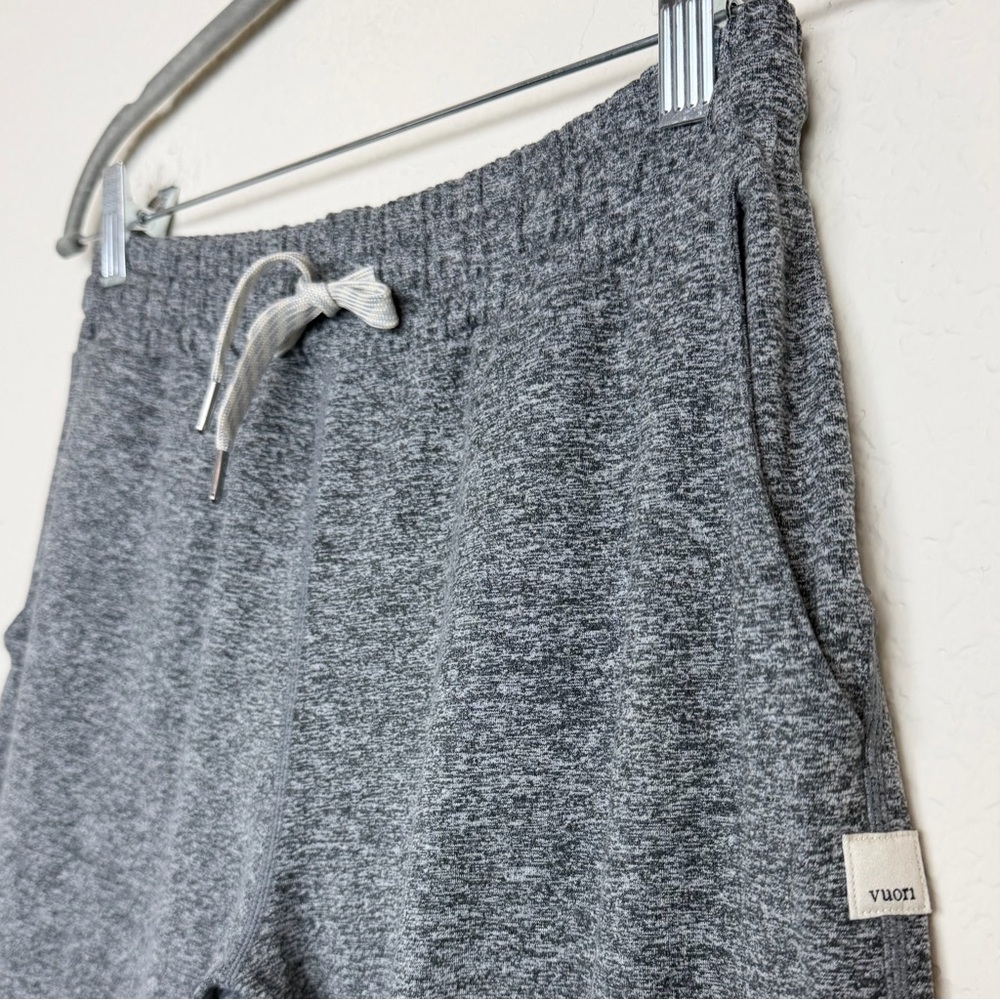 Vuori Performance DreamKnit Jogger
Pants in Heather Grey - Picture 7 of 12